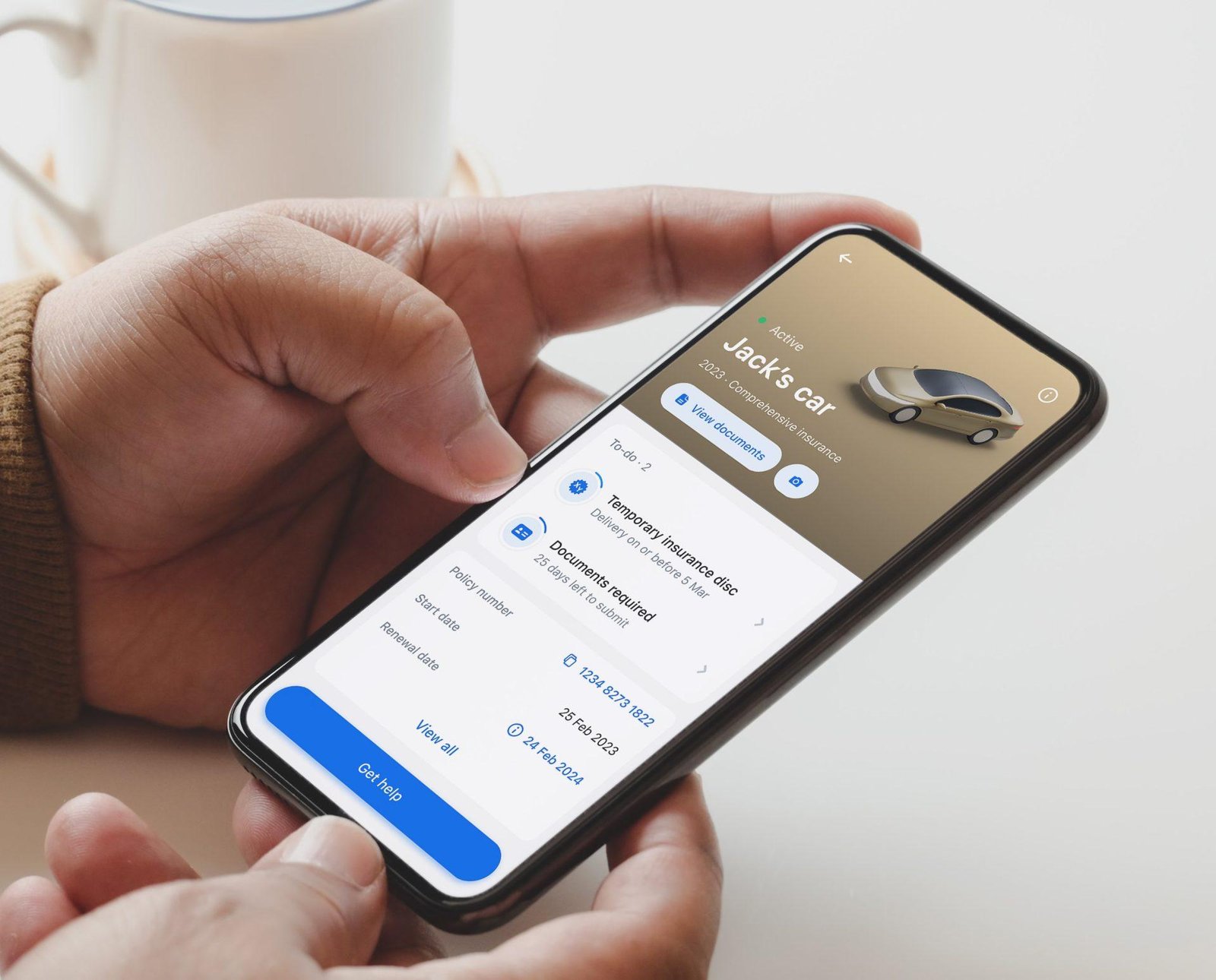 Cliente con su póliza emitida